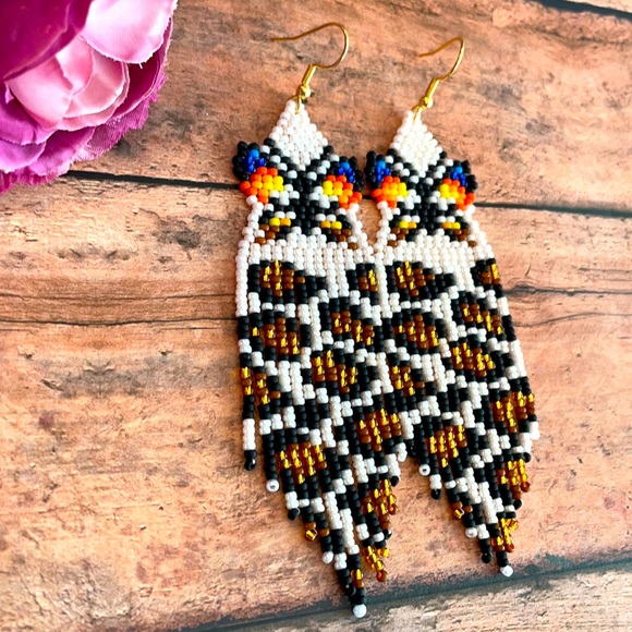 Butterfly Leopard beaded earring - Picture 3 of 5